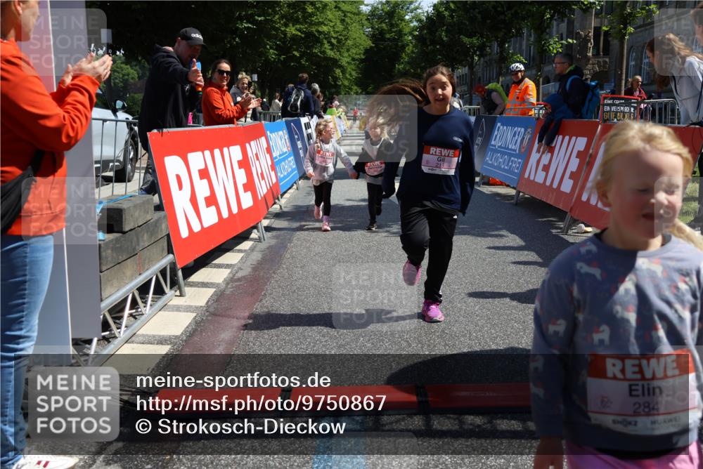 14.06.2026 - REWE Women's Run Strokosch-Dieckow http://msf.ph/oto/9750867 14.06.2026 11:39:24 Ziel 218, 222, 243, 284, 291, 366 meine-sportfotos.de