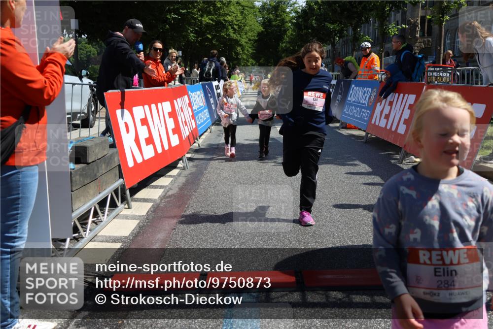 14.06.2026 - REWE Women's Run Strokosch-Dieckow http://msf.ph/oto/9750873 14.06.2026 11:39:24 Ziel 218, 222, 243, 284, 291, 366 meine-sportfotos.de