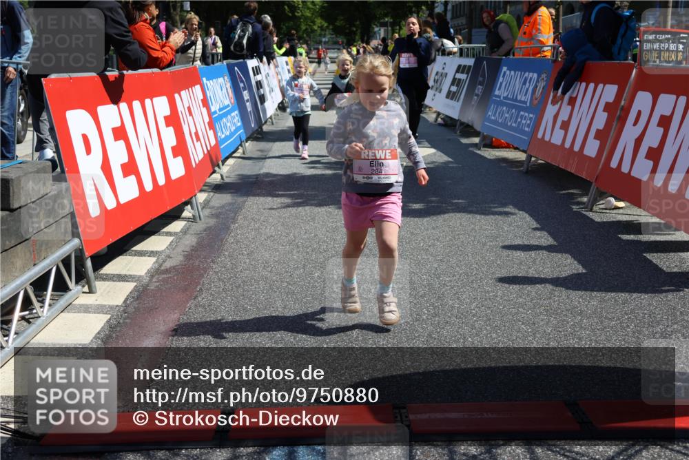 14.06.2026 - REWE Women's Run Strokosch-Dieckow http://msf.ph/oto/9750880 14.06.2026 11:39:22 Ziel 202, 218, 222, 243, 284, 291, 366 meine-sportfotos.de