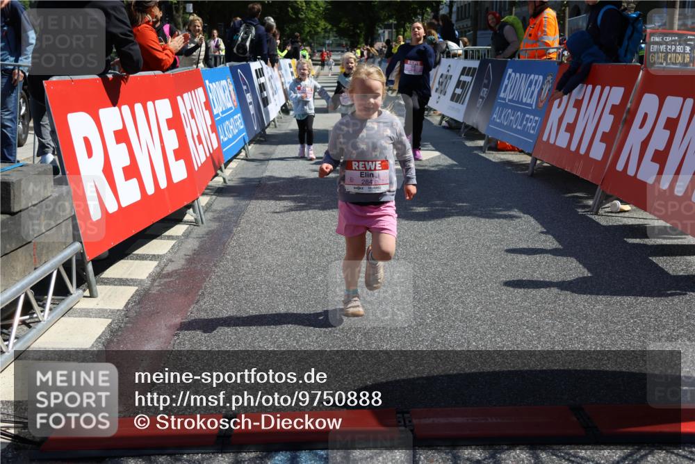 14.06.2026 - REWE Women's Run Strokosch-Dieckow http://msf.ph/oto/9750888 14.06.2026 11:39:22 Ziel 202, 218, 222, 243, 284, 291, 366 meine-sportfotos.de