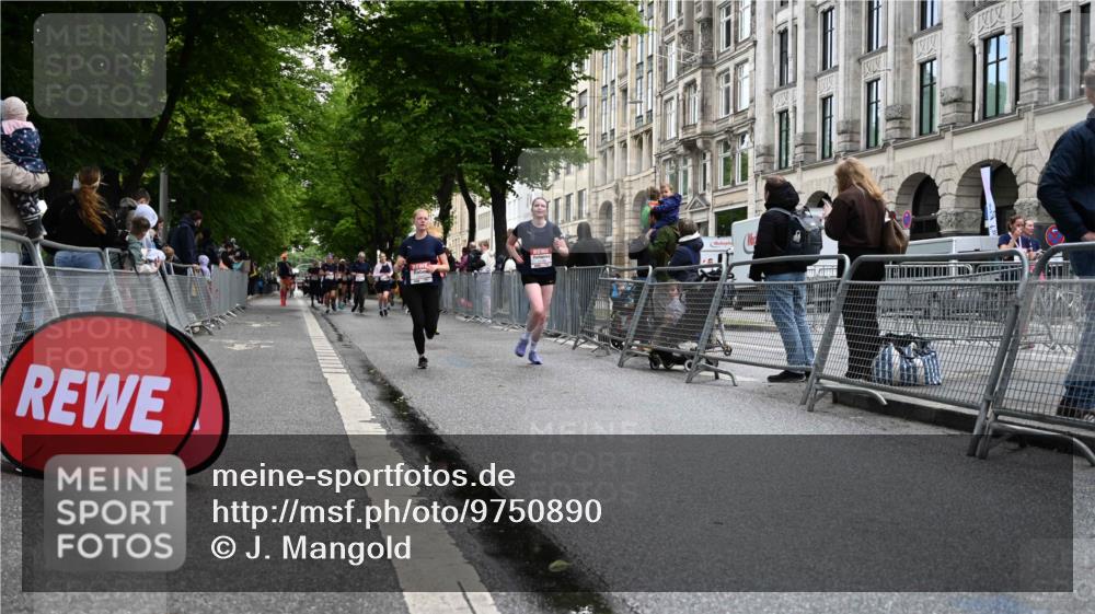 14.06.2026 - REWE Women's Run J. Mangold http://msf.ph/oto/9750890 14.06.2026 10:03:09 Ziel 10032, 10549, 10647 meine-sportfotos.de