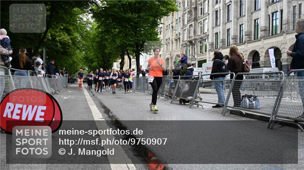 14.06.2026 - REWE Women's Run J. Mangold http://msf.ph/oto/9750907 14.06.2026 10:03:12 Ziel 10032, 10549, 10647 meine-sportfotos.de