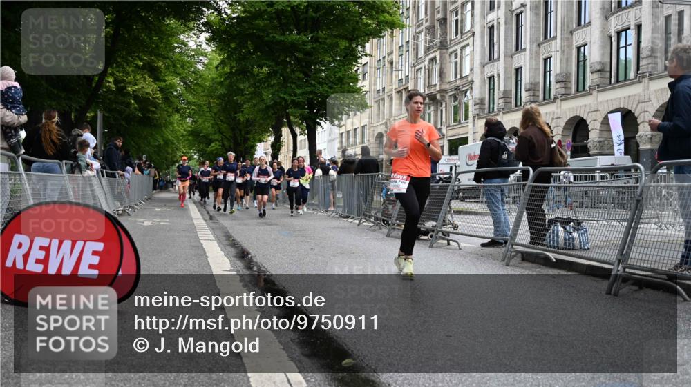 14.06.2026 - REWE Women's Run J. Mangold http://msf.ph/oto/9750911 14.06.2026 10:03:13 Ziel 10032, 10549, 10647, 10938, 10953, 10983 meine-sportfotos.de