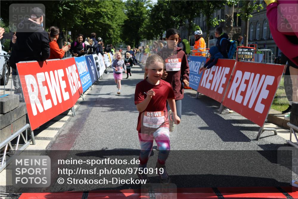 14.06.2026 - REWE Women's Run Strokosch-Dieckow http://msf.ph/oto/9750919 14.06.2026 11:39:20 Ziel 115, 202, 218, 222, 284, 366 meine-sportfotos.de