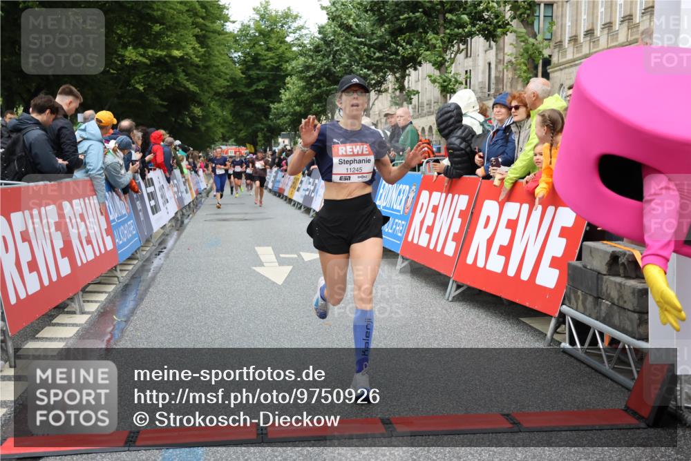 14.06.2026 - REWE Women's Run Strokosch-Dieckow http://msf.ph/oto/9750926 14.06.2026 09:50:42 Ziel 10869, 11245 meine-sportfotos.de