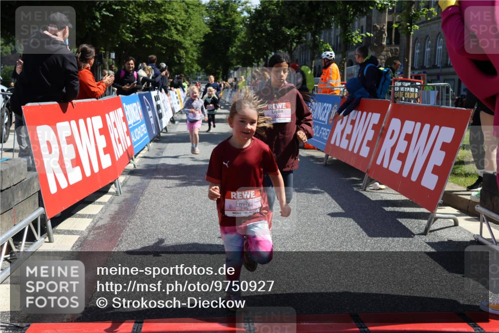 14.06.2026 - REWE Women's Run Strokosch-Dieckow http://msf.ph/oto/9750927 14.06.2026 11:39:20 Ziel 115, 202, 218, 222, 284, 366 meine-sportfotos.de