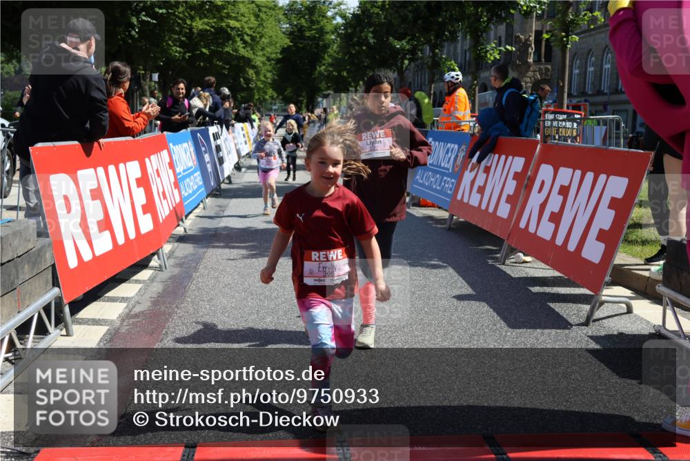 14.06.2026 - REWE Women's Run Strokosch-Dieckow http://msf.ph/oto/9750933 14.06.2026 11:39:20 Ziel 115, 202, 218, 222, 284, 366 meine-sportfotos.de