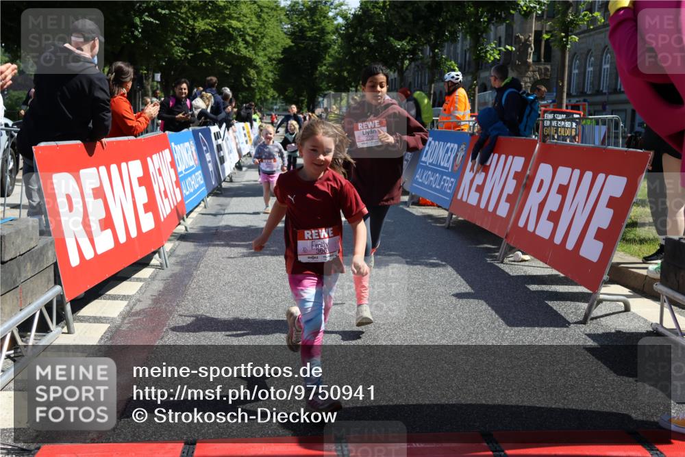 14.06.2026 - REWE Women's Run Strokosch-Dieckow http://msf.ph/oto/9750941 14.06.2026 11:39:20 Ziel 115, 202, 218, 222, 284, 366 meine-sportfotos.de