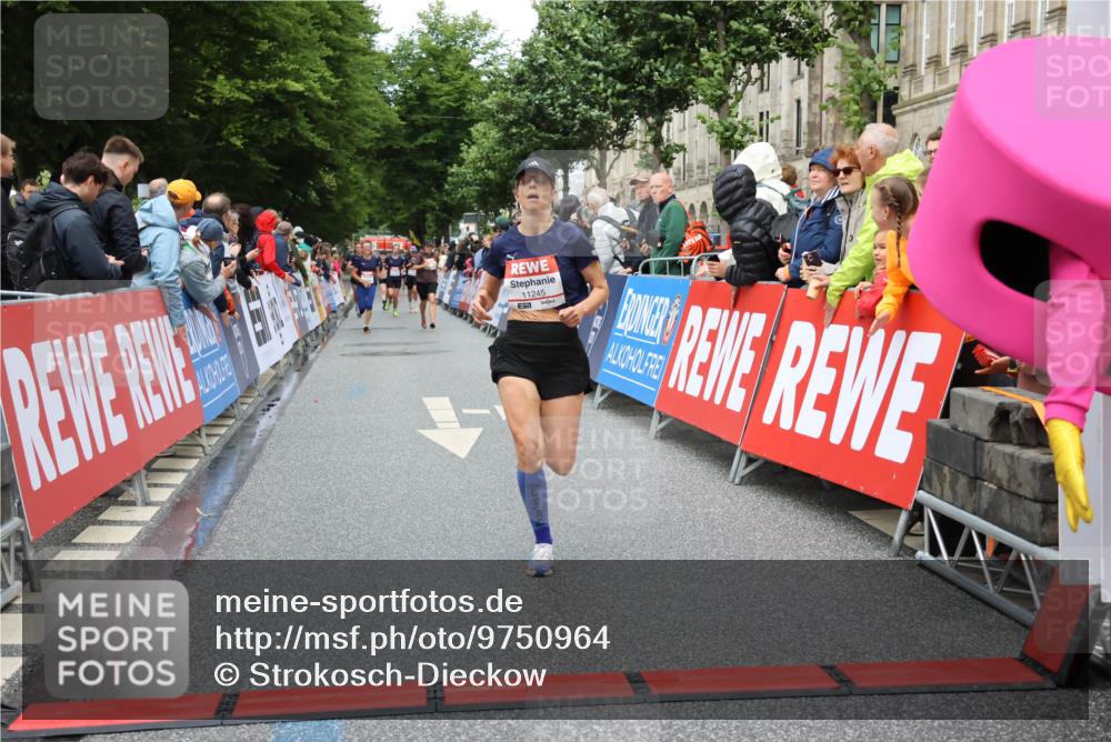14.06.2026 - REWE Women's Run Strokosch-Dieckow http://msf.ph/oto/9750964 14.06.2026 09:50:41 Ziel 10869, 11245 meine-sportfotos.de