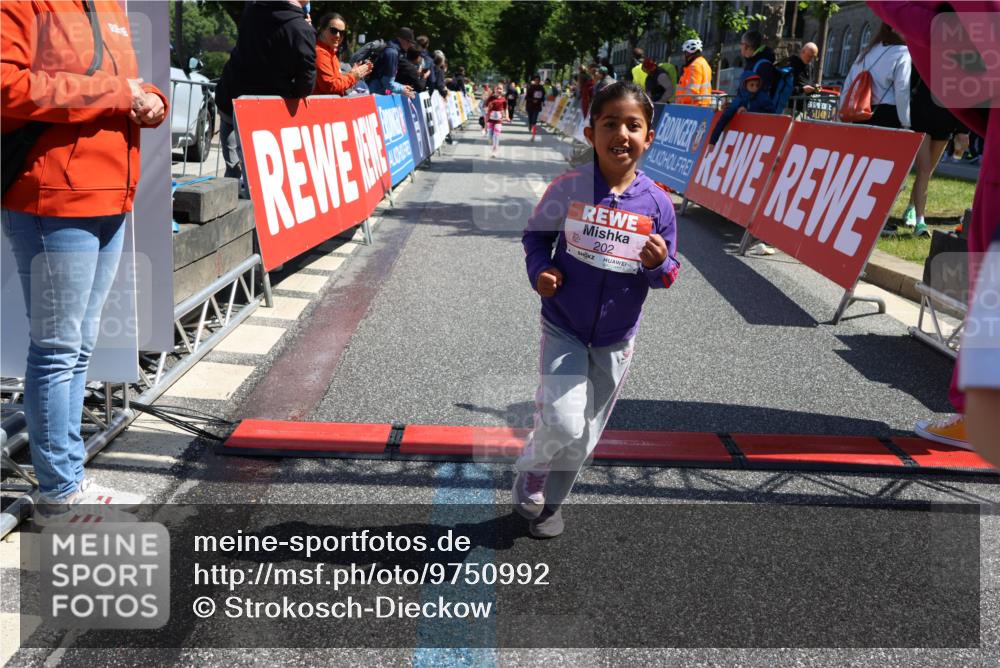 14.06.2026 - REWE Women's Run Strokosch-Dieckow http://msf.ph/oto/9750992 14.06.2026 11:39:15 Ziel 115, 202 meine-sportfotos.de
