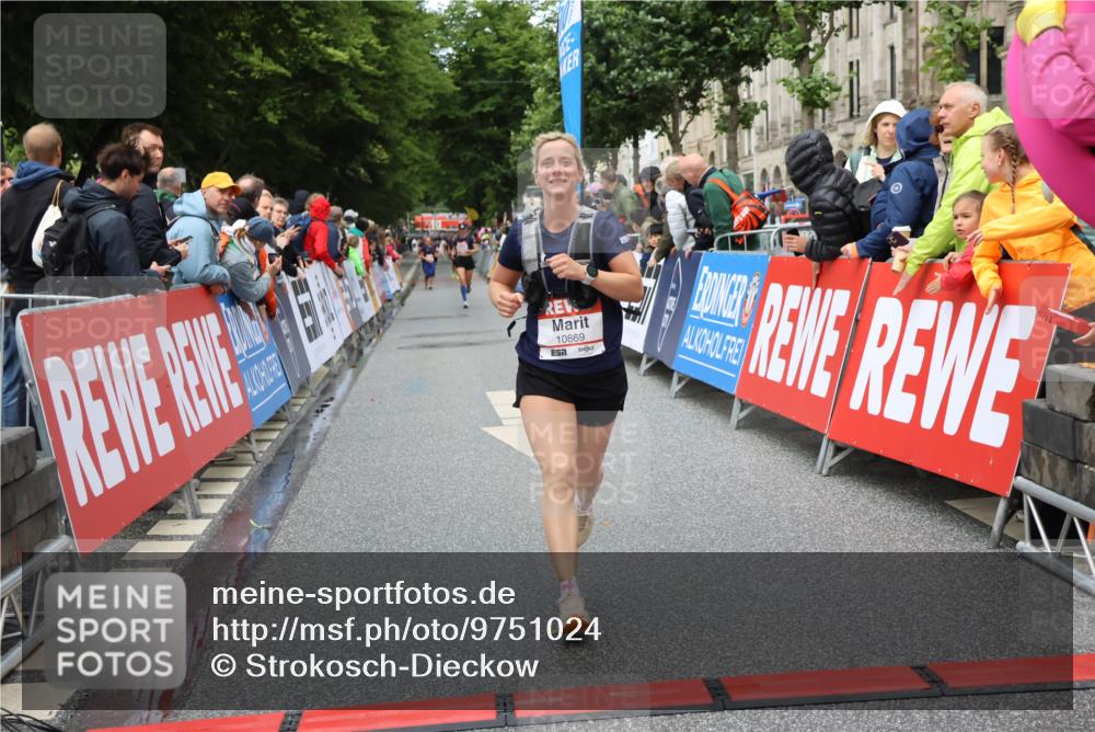 14.06.2026 - REWE Women's Run Strokosch-Dieckow http://msf.ph/oto/9751024 14.06.2026 09:50:34 Ziel 10396, 10869, 10958, 11009 meine-sportfotos.de