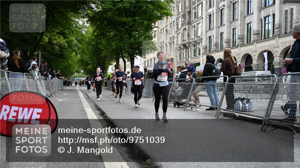 14.06.2026 - REWE Women's Run J. Mangold http://msf.ph/oto/9751039 14.06.2026 10:03:42 Ziel 10013, 10227, 10301, 10368, 10415, 10476, 10603, 10900, 11080, 11333 meine-sportfotos.de