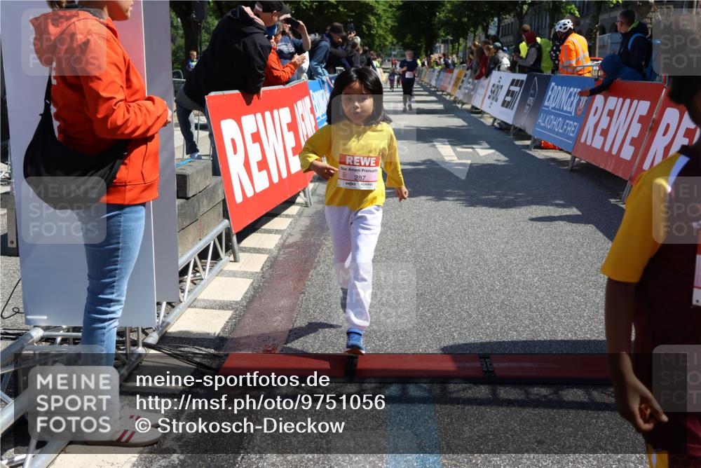 14.06.2026 - REWE Women's Run Strokosch-Dieckow http://msf.ph/oto/9751056 14.06.2026 11:39:06 Ziel 147, 213, 219, 223, 229, 230, 231, 236, 285, 286, 287, 308 meine-sportfotos.de