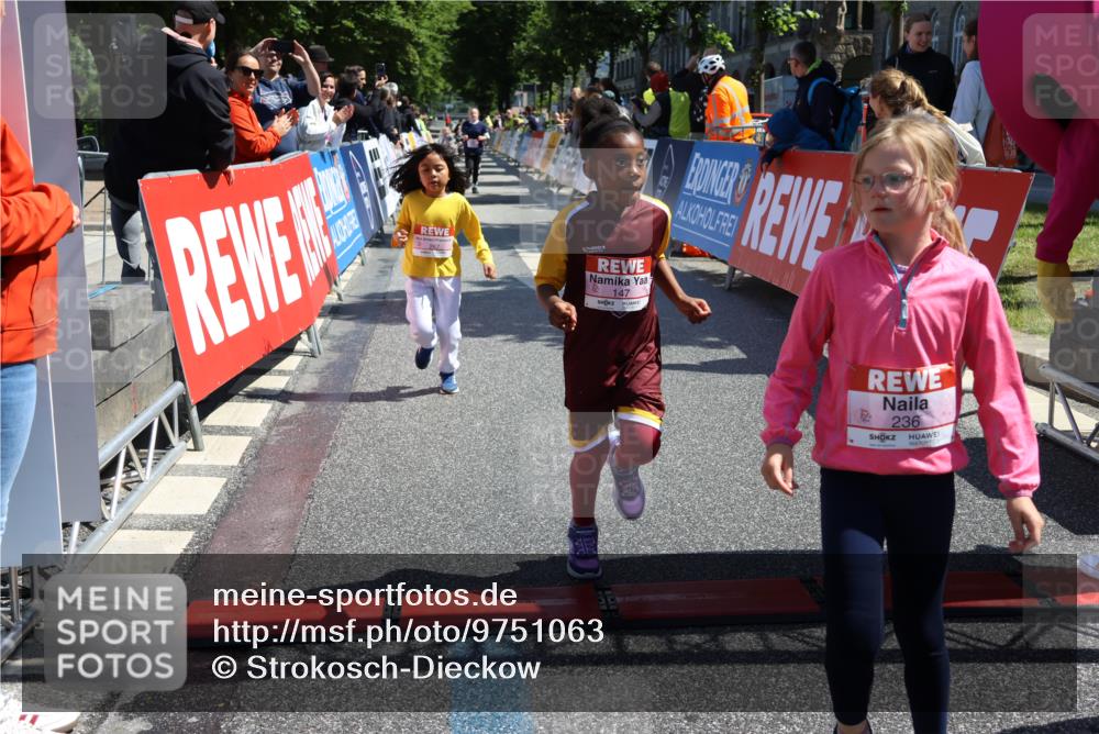 14.06.2026 - REWE Women's Run Strokosch-Dieckow http://msf.ph/oto/9751063 14.06.2026 11:39:05 Ziel 147, 213, 219, 223, 229, 230, 231, 236, 285, 286, 287, 308, 338 meine-sportfotos.de