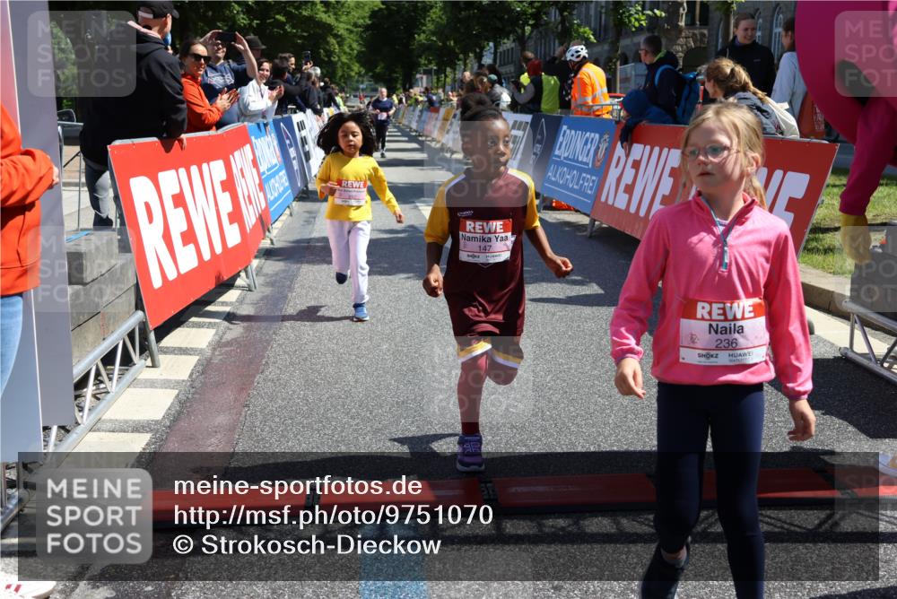 14.06.2026 - REWE Women's Run Strokosch-Dieckow http://msf.ph/oto/9751070 14.06.2026 11:39:05 Ziel 147, 213, 219, 223, 229, 230, 231, 236, 285, 286, 287, 308, 338 meine-sportfotos.de