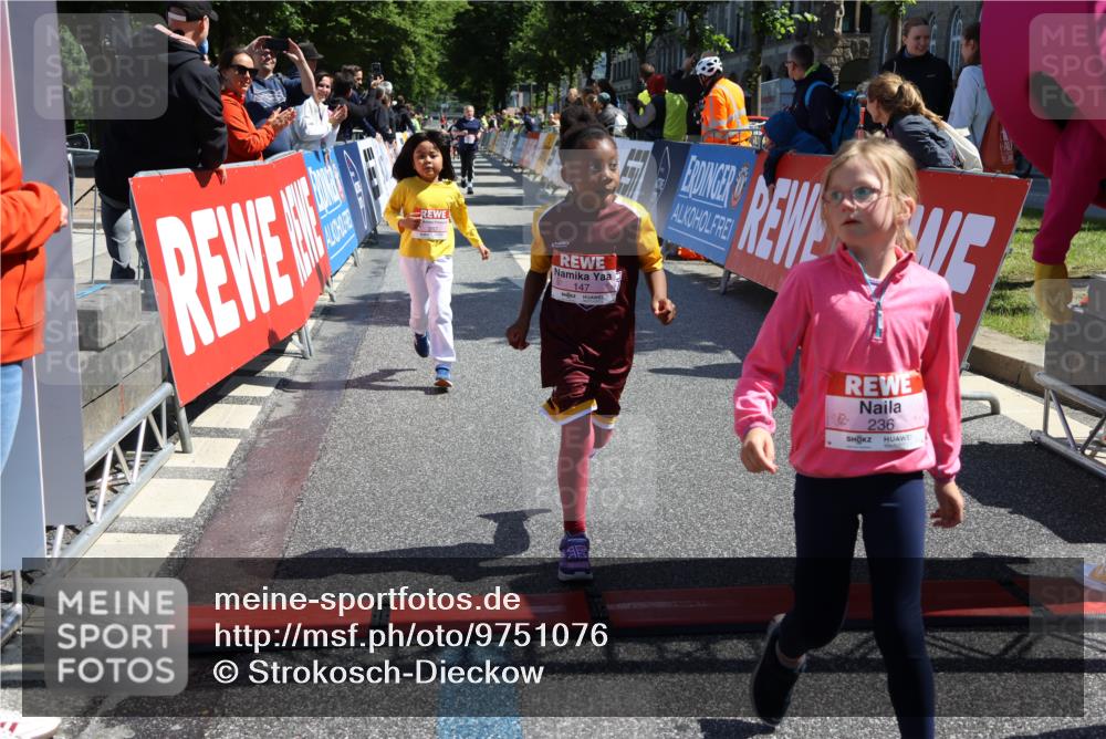 14.06.2026 - REWE Women's Run Strokosch-Dieckow http://msf.ph/oto/9751076 14.06.2026 11:39:05 Ziel 147, 213, 219, 223, 229, 230, 231, 236, 285, 286, 287, 308, 338 meine-sportfotos.de