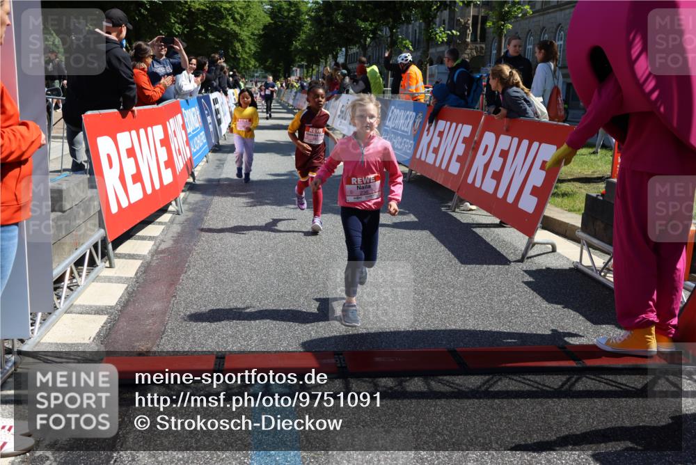 14.06.2026 - REWE Women's Run Strokosch-Dieckow http://msf.ph/oto/9751091 14.06.2026 11:39:04 Ziel 147, 191, 213, 219, 223, 229, 230, 231, 236, 285, 286, 287, 308, 338 meine-sportfotos.de