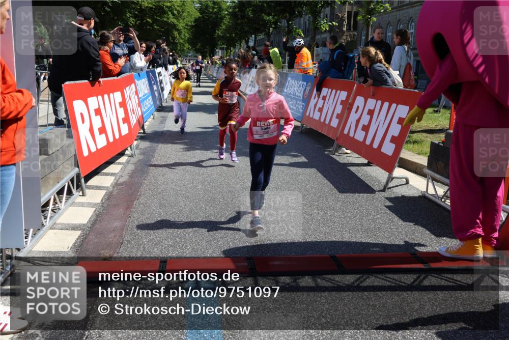 14.06.2026 - REWE Women's Run Strokosch-Dieckow http://msf.ph/oto/9751097 14.06.2026 11:39:04 Ziel 147, 191, 213, 219, 223, 229, 230, 231, 236, 285, 286, 287, 308, 338 meine-sportfotos.de