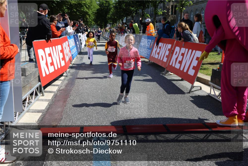 14.06.2026 - REWE Women's Run Strokosch-Dieckow http://msf.ph/oto/9751110 14.06.2026 11:39:04 Ziel 147, 191, 213, 219, 223, 229, 230, 231, 236, 285, 286, 287, 308, 338 meine-sportfotos.de