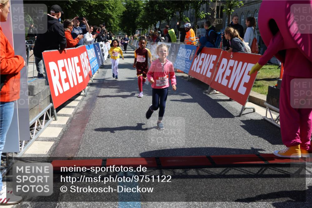 14.06.2026 - REWE Women's Run Strokosch-Dieckow http://msf.ph/oto/9751122 14.06.2026 11:39:03 Ziel 143, 144, 147, 191, 213, 219, 223, 229, 230, 231, 236, 285, 286, 287, 308, 338 meine-sportfotos.de
