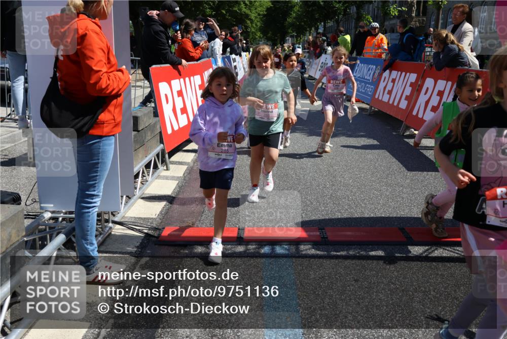 14.06.2026 - REWE Women's Run Strokosch-Dieckow http://msf.ph/oto/9751136 14.06.2026 11:38:59 Ziel 109, 143, 144, 191, 213, 217, 219, 223, 229, 230, 231, 285, 286, 308, 338, 360 meine-sportfotos.de
