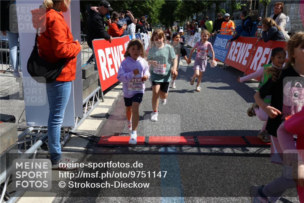 14.06.2026 - REWE Women's Run Strokosch-Dieckow http://msf.ph/oto/9751147 14.06.2026 11:38:59 Ziel 109, 143, 144, 191, 213, 217, 219, 223, 229, 230, 231, 285, 286, 308, 338, 360 meine-sportfotos.de