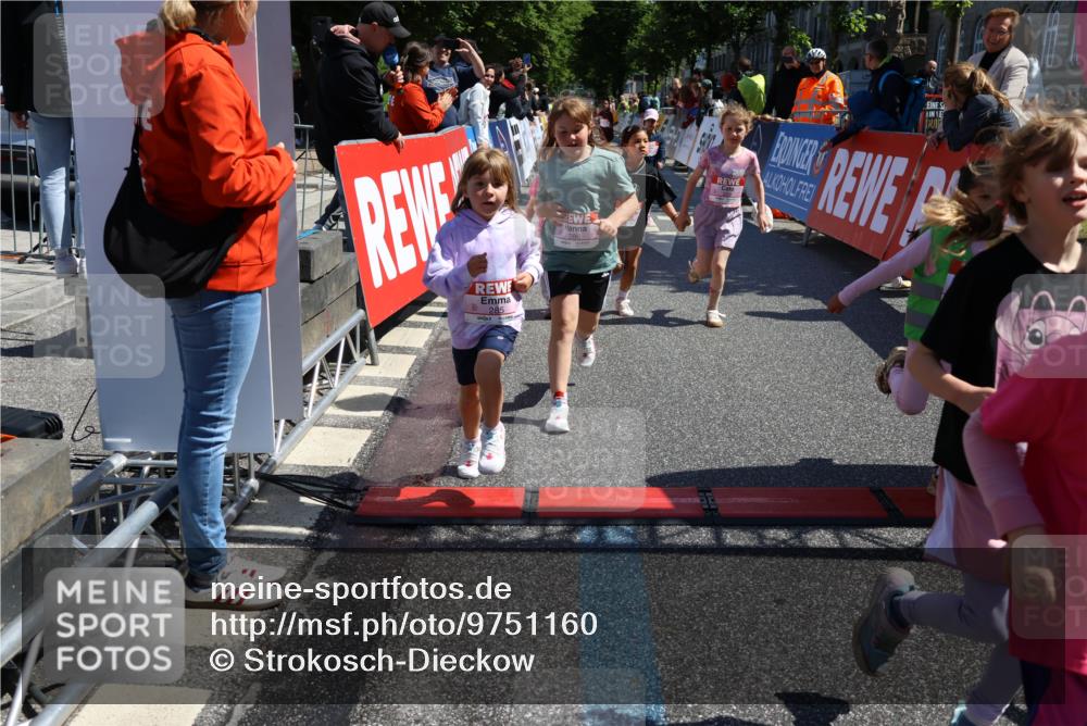 14.06.2026 - REWE Women's Run Strokosch-Dieckow http://msf.ph/oto/9751160 14.06.2026 11:38:59 Ziel 109, 143, 144, 191, 213, 217, 219, 223, 229, 230, 231, 285, 286, 308, 338, 360 meine-sportfotos.de