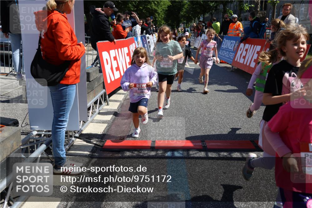 14.06.2026 - REWE Women's Run Strokosch-Dieckow http://msf.ph/oto/9751172 14.06.2026 11:38:59 Ziel 109, 143, 144, 191, 213, 217, 219, 223, 229, 230, 231, 285, 286, 308, 338, 360 meine-sportfotos.de