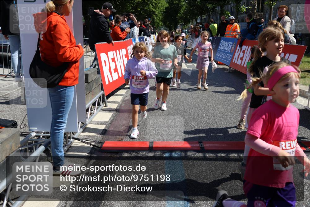 14.06.2026 - REWE Women's Run Strokosch-Dieckow http://msf.ph/oto/9751198 14.06.2026 11:38:59 Ziel 109, 143, 144, 191, 213, 217, 219, 223, 229, 230, 231, 285, 286, 308, 338, 360 meine-sportfotos.de
