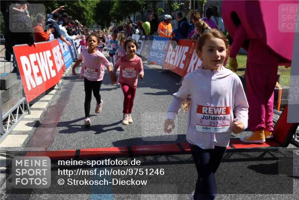 14.06.2026 - REWE Women's Run Strokosch-Dieckow http://msf.ph/oto/9751246 14.06.2026 11:38:55 Ziel 109, 134, 143, 144, 161, 191, 213, 217, 219, 242, 285, 286, 308, 332, 338, 349, 360 meine-sportfotos.de