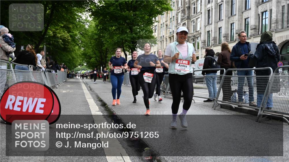14.06.2026 - REWE Women's Run J. Mangold http://msf.ph/oto/9751265 14.06.2026 10:04:15 Ziel 10486, 10771, 10779, 10787, 10788, 11002, 11068, 11118, 11187, 11473 meine-sportfotos.de