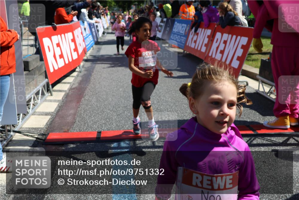 14.06.2026 - REWE Women's Run Strokosch-Dieckow http://msf.ph/oto/9751332 14.06.2026 11:38:52 Ziel 109, 134, 143, 144, 161, 186, 191, 197, 217, 242, 332, 347, 349, 360 meine-sportfotos.de