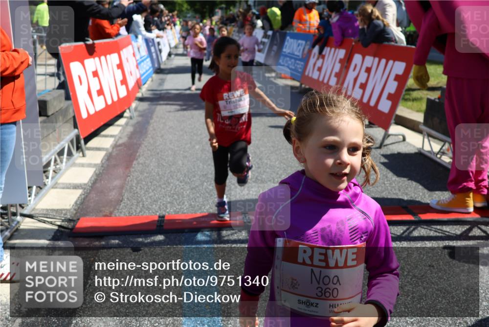 14.06.2026 - REWE Women's Run Strokosch-Dieckow http://msf.ph/oto/9751340 14.06.2026 11:38:52 Ziel 109, 134, 143, 144, 161, 186, 191, 197, 217, 242, 332, 347, 349, 360 meine-sportfotos.de
