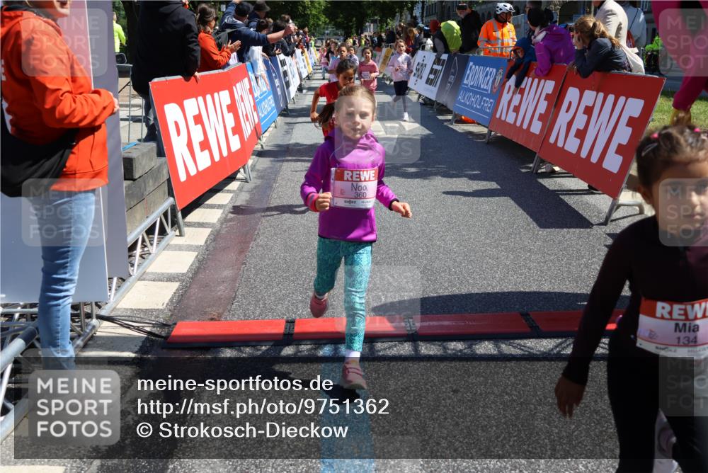 14.06.2026 - REWE Women's Run Strokosch-Dieckow http://msf.ph/oto/9751362 14.06.2026 11:38:51 Ziel 109, 134, 143, 144, 161, 186, 197, 217, 242, 332, 347, 349, 360, 371 meine-sportfotos.de