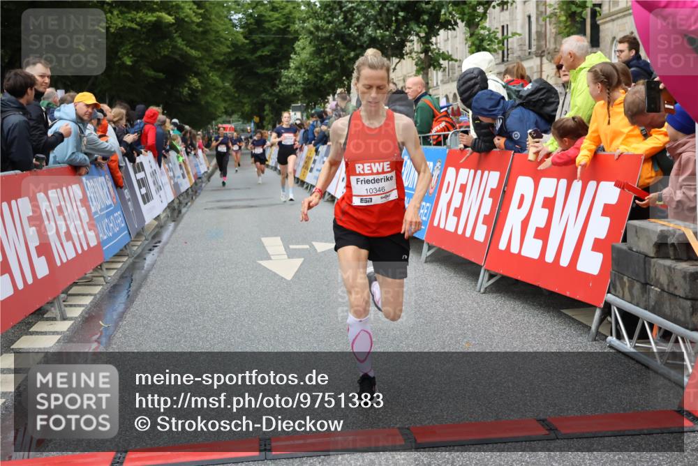 14.06.2026 - REWE Women's Run Strokosch-Dieckow http://msf.ph/oto/9751383 14.06.2026 09:50:20 Ziel 10021, 10214, 10346 meine-sportfotos.de