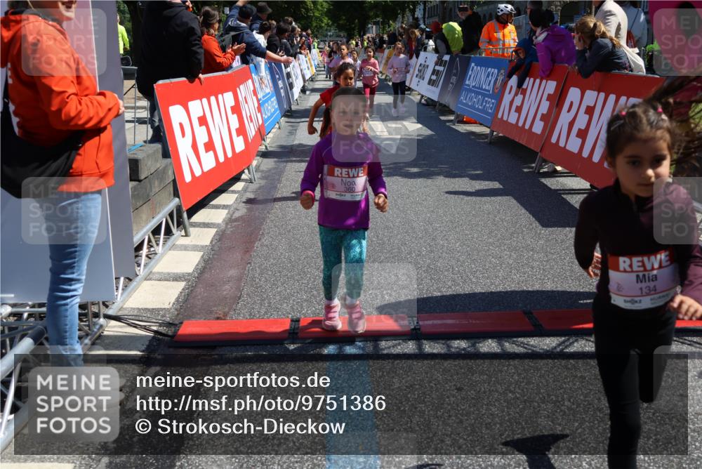 14.06.2026 - REWE Women's Run Strokosch-Dieckow http://msf.ph/oto/9751386 14.06.2026 11:38:51 Ziel 109, 134, 143, 144, 161, 186, 197, 217, 242, 332, 347, 349, 360, 371 meine-sportfotos.de