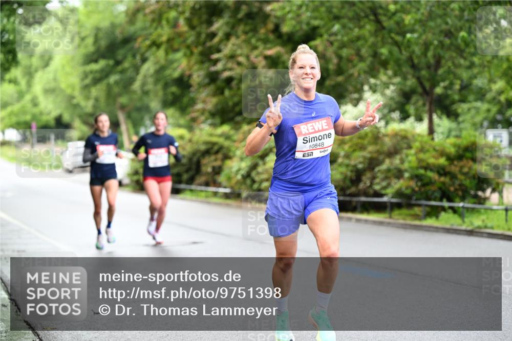 14.06.2026 - REWE Women's Run Dr. Thomas Lammeyer http://msf.ph/oto/9751398 14.06.2026 09:13:30 Laufen 10848, 7 meine-sportfotos.de