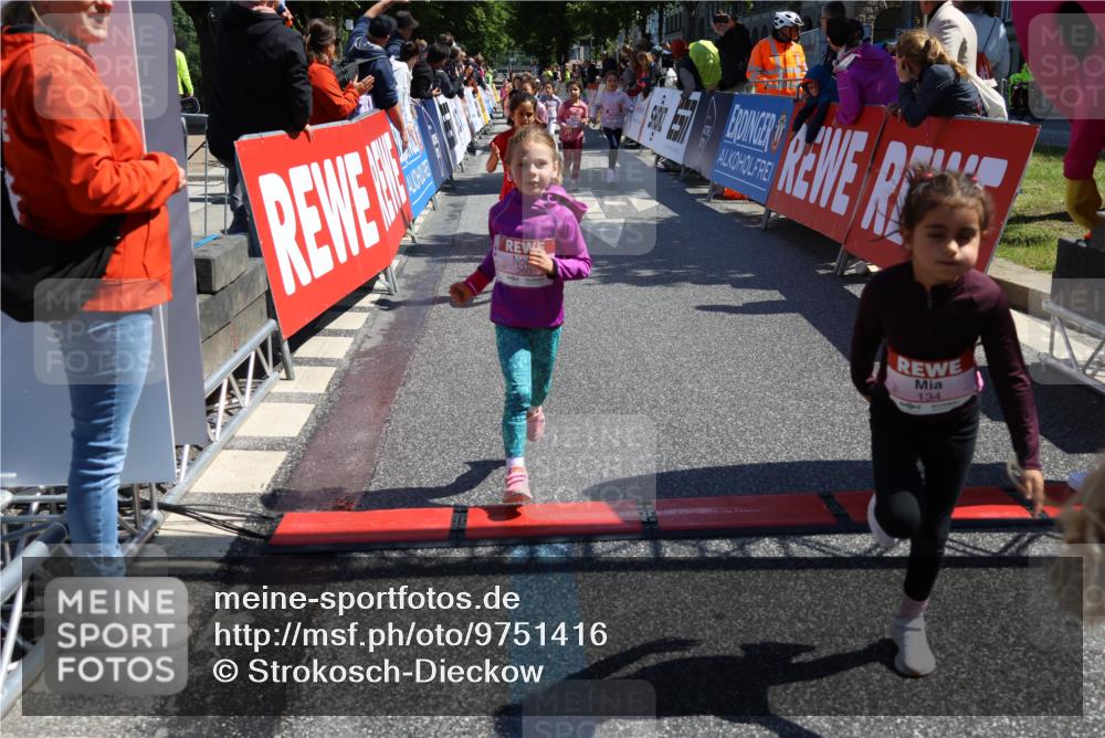 14.06.2026 - REWE Women's Run Strokosch-Dieckow http://msf.ph/oto/9751416 14.06.2026 11:38:51 Ziel 109, 134, 143, 144, 161, 186, 197, 217, 242, 332, 347, 349, 360, 371 meine-sportfotos.de