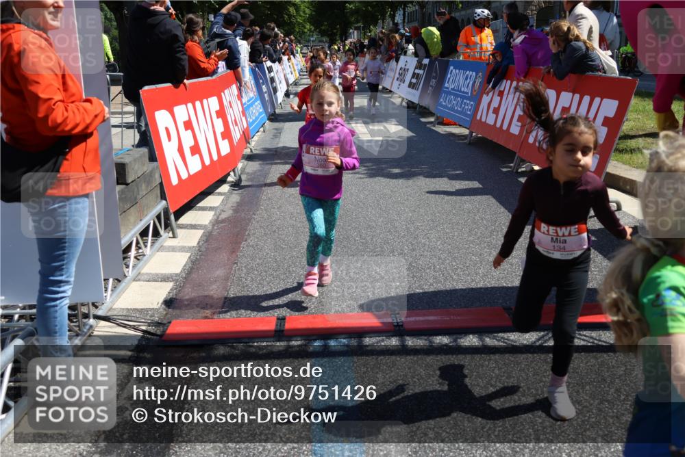 14.06.2026 - REWE Women's Run Strokosch-Dieckow http://msf.ph/oto/9751426 14.06.2026 11:38:51 Ziel 109, 134, 143, 144, 161, 186, 197, 217, 242, 332, 347, 349, 360, 371 meine-sportfotos.de