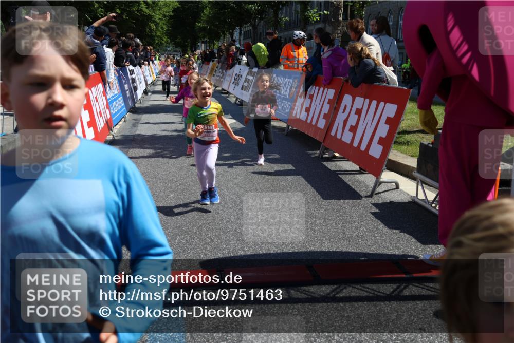 14.06.2026 - REWE Women's Run Strokosch-Dieckow http://msf.ph/oto/9751463 14.06.2026 11:38:49 Ziel 109, 134, 161, 186, 195, 197, 210, 242, 332, 347, 349, 360, 371 meine-sportfotos.de