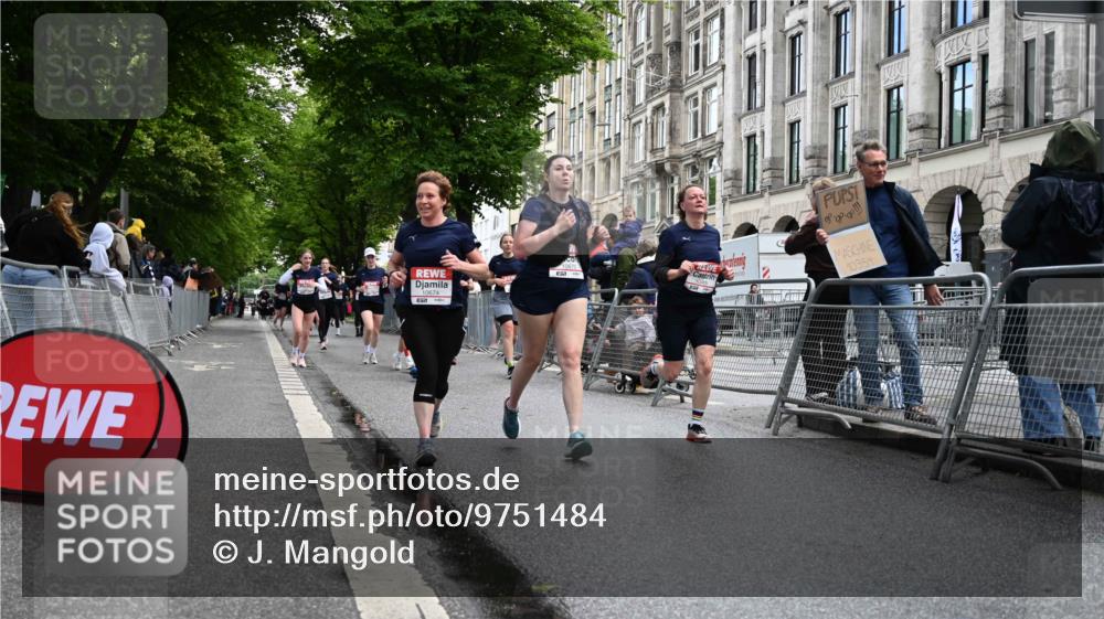 14.06.2026 - REWE Women's Run J. Mangold http://msf.ph/oto/9751484 14.06.2026 10:04:56 Ziel 10318, 10409, 10512, 10533, 10583, 10588, 10674, 10675, 10968, 11263, 11452, 11462 meine-sportfotos.de