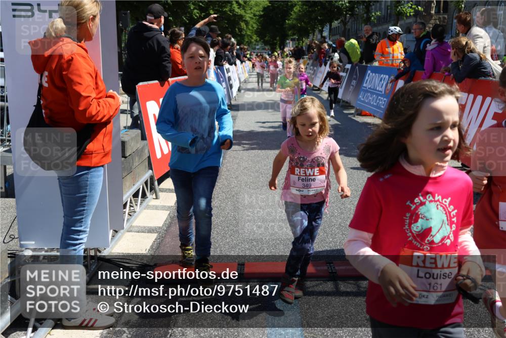 14.06.2026 - REWE Women's Run Strokosch-Dieckow http://msf.ph/oto/9751487 14.06.2026 11:38:48 Ziel 109, 134, 161, 186, 195, 197, 210, 242, 332, 347, 349, 360, 371 meine-sportfotos.de