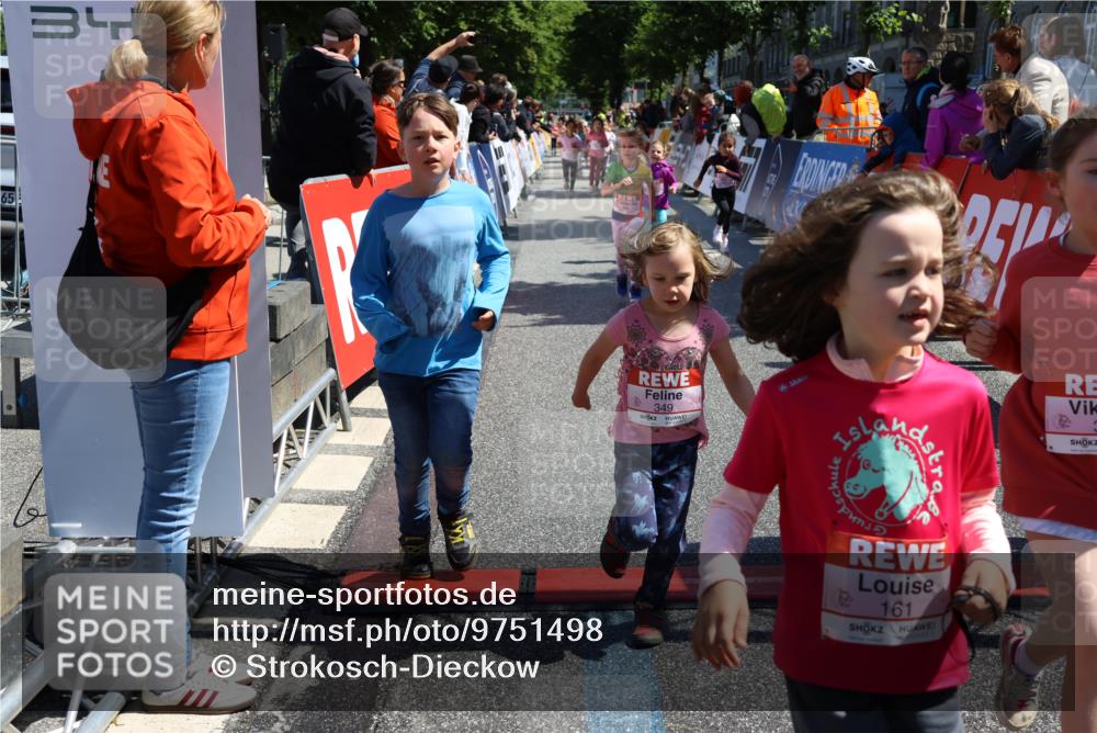 14.06.2026 - REWE Women's Run Strokosch-Dieckow http://msf.ph/oto/9751498 14.06.2026 11:38:48 Ziel 109, 134, 161, 186, 195, 197, 210, 242, 332, 347, 349, 360, 371 meine-sportfotos.de