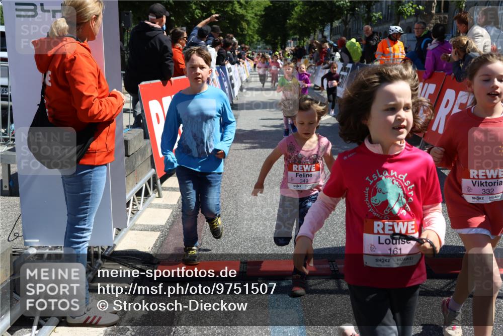 14.06.2026 - REWE Women's Run Strokosch-Dieckow http://msf.ph/oto/9751507 14.06.2026 11:38:48 Ziel 109, 134, 161, 186, 195, 197, 210, 242, 332, 347, 349, 360, 371 meine-sportfotos.de