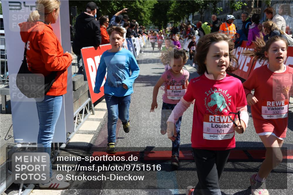 14.06.2026 - REWE Women's Run Strokosch-Dieckow http://msf.ph/oto/9751516 14.06.2026 11:38:48 Ziel 109, 134, 161, 186, 195, 197, 210, 242, 332, 347, 349, 360, 371 meine-sportfotos.de