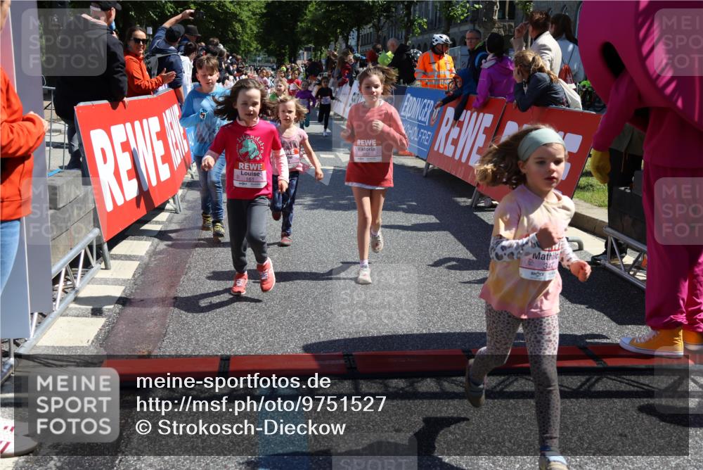 14.06.2026 - REWE Women's Run Strokosch-Dieckow http://msf.ph/oto/9751527 14.06.2026 11:38:47 Ziel 134, 161, 186, 195, 197, 210, 242, 297, 332, 347, 349, 360, 371 meine-sportfotos.de