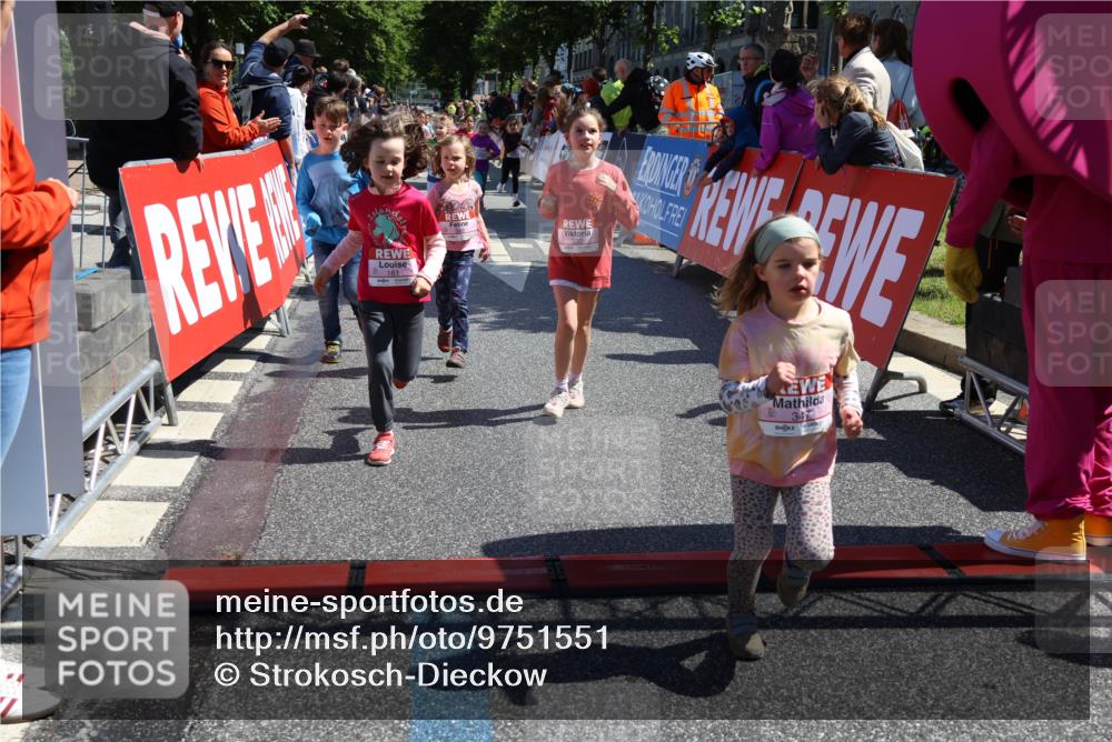 14.06.2026 - REWE Women's Run Strokosch-Dieckow http://msf.ph/oto/9751551 14.06.2026 11:38:47 Ziel 134, 161, 186, 195, 197, 210, 242, 297, 332, 347, 349, 360, 371 meine-sportfotos.de