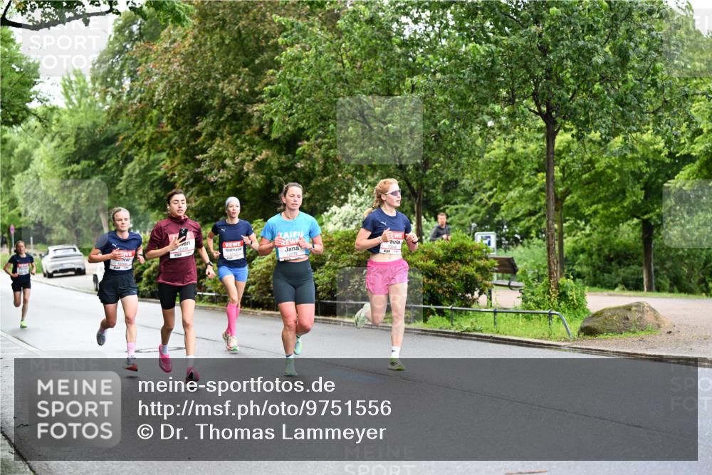 14.06.2026 - REWE Women's Run Dr. Thomas Lammeyer http://msf.ph/oto/9751556 14.06.2026 09:13:54 Laufen 10266, 10328, 10072, 10245 meine-sportfotos.de