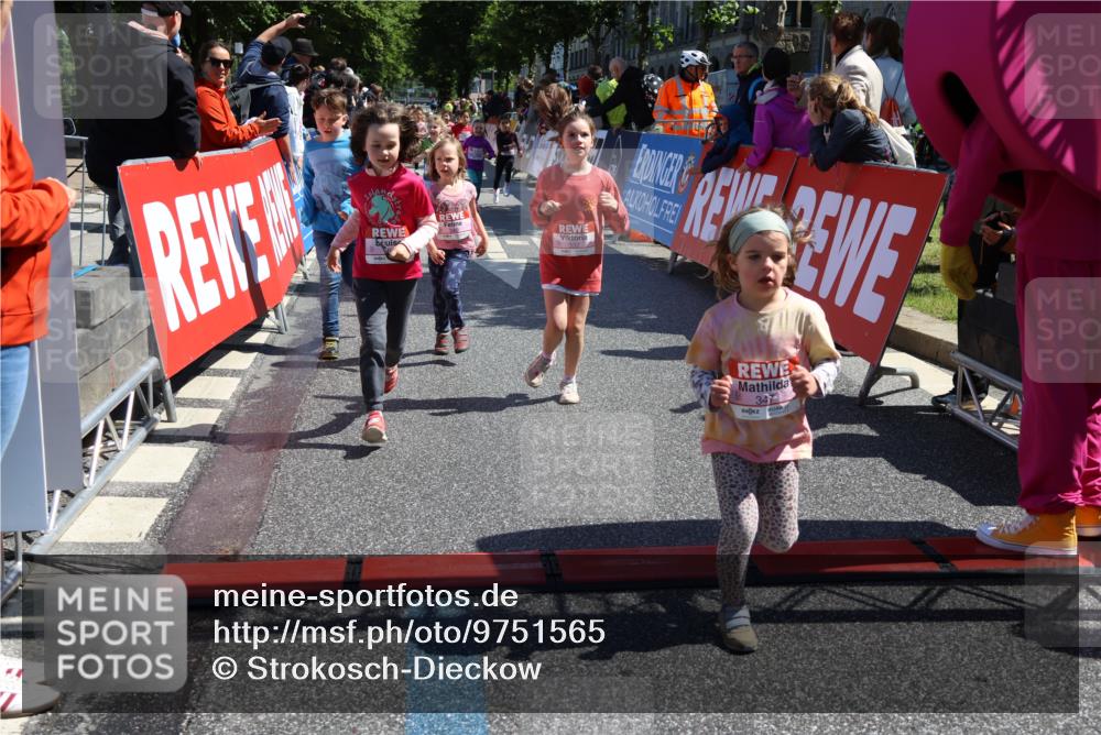 14.06.2026 - REWE Women's Run Strokosch-Dieckow http://msf.ph/oto/9751565 14.06.2026 11:38:46 Ziel 134, 161, 186, 195, 197, 210, 242, 297, 332, 347, 349, 371 meine-sportfotos.de