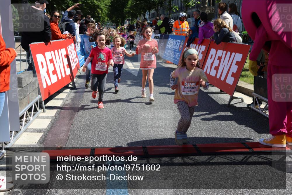 14.06.2026 - REWE Women's Run Strokosch-Dieckow http://msf.ph/oto/9751602 14.06.2026 11:38:46 Ziel 134, 161, 186, 195, 197, 210, 242, 297, 332, 347, 349, 371 meine-sportfotos.de